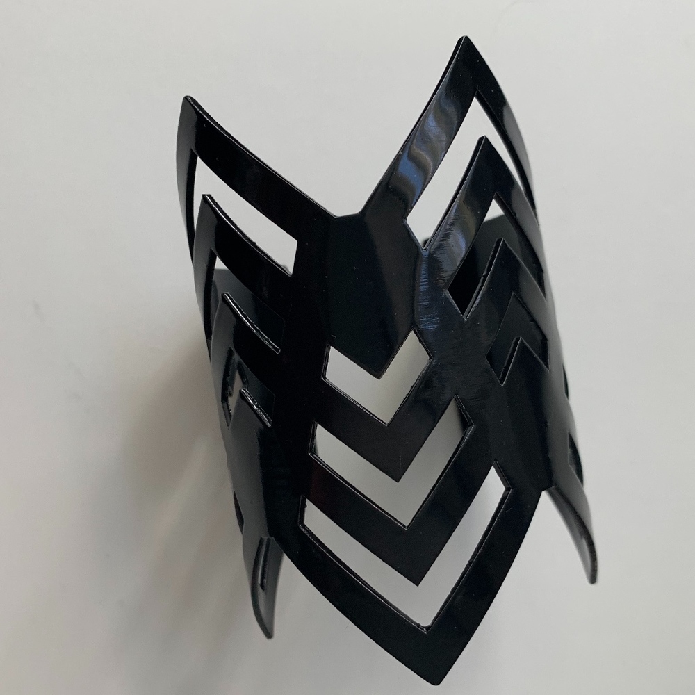 🆕 Powder Coated Metal Cuff - Picture 3 of 10